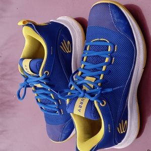 Under Armour Curry Sneakers Men-8 Woman -9.5